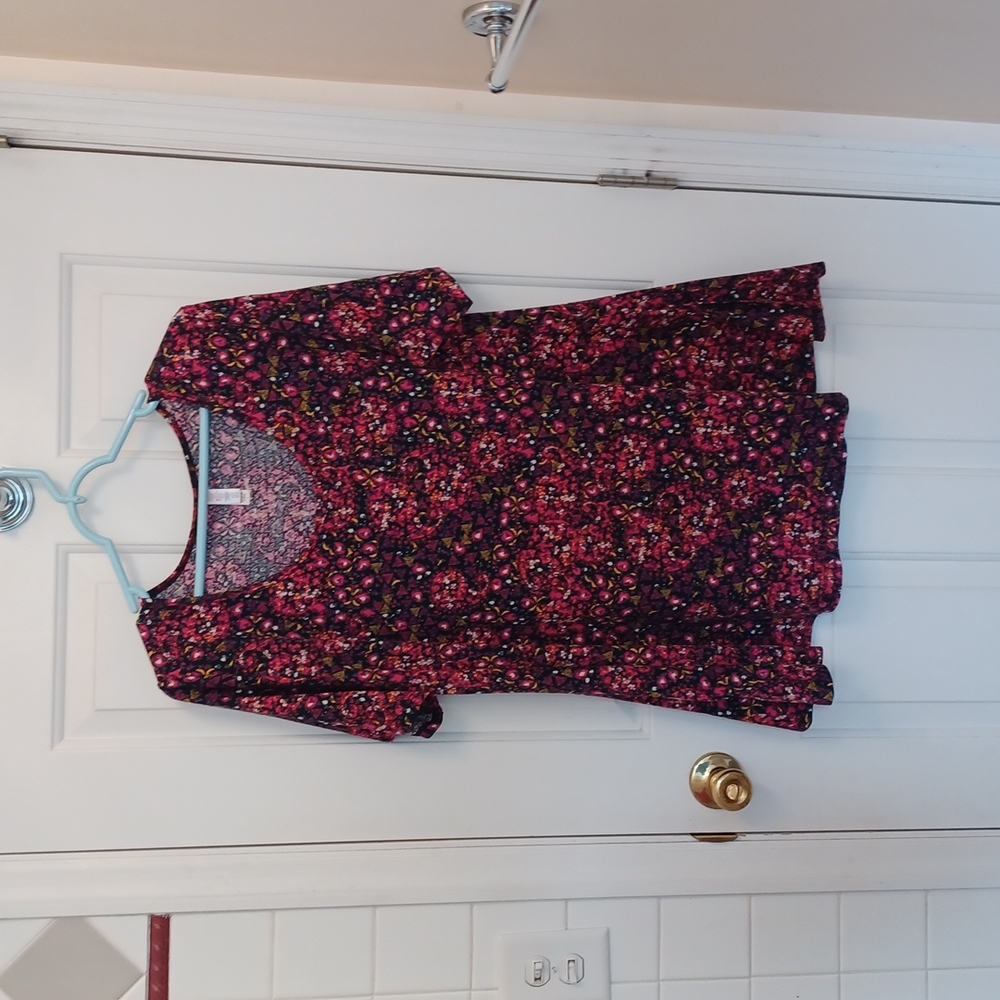 EUC - LULAROE - PERFECT T - SHORT SLEEVE SHIRT - L